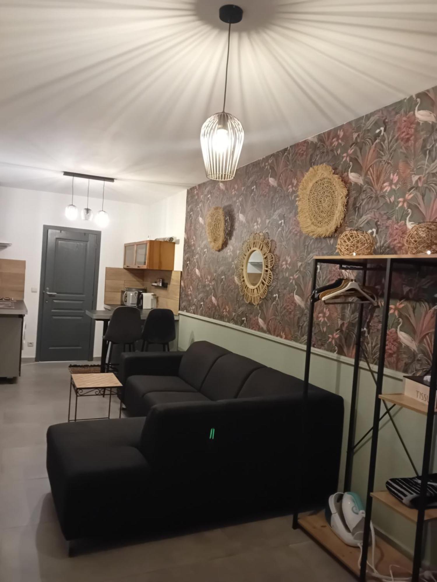 Studio Meuble 4Km Aeroport شارلروا المظهر الخارجي الصورة